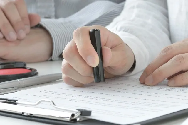 シロアリ業者を騙る詐欺にご用心!信頼できる業者を見極めるポイントとは?